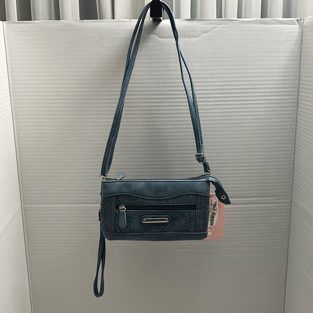 🆕 STONE MOUNTAIN Trifecta Faux Leather Crossbody - Picture 4 of 11